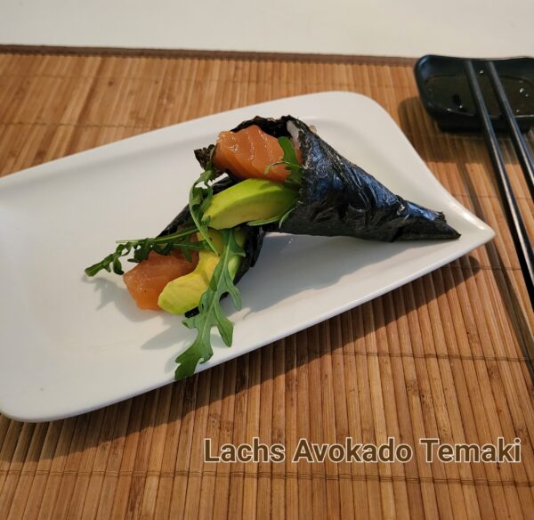 Lachs Avokado Temaki (avokádó, lazac, rukkola) (2 db)
